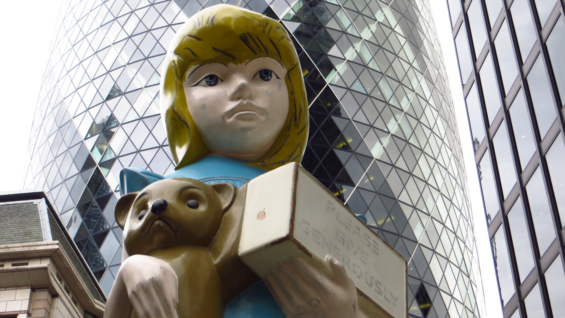 Sculptures+of+iconic+London+items+unveiled+in+a+new+art+trail