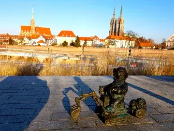 A dwarf with a digger overlooks the city of Wrocław