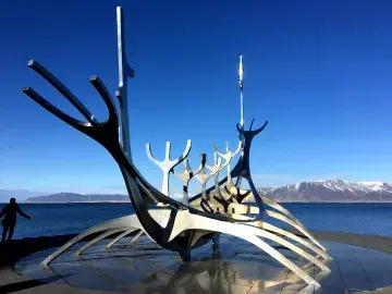 Sun Voyager sculpture, Reykjavik - flickr/morgonmae (CC BY-NC-SA 2.0)