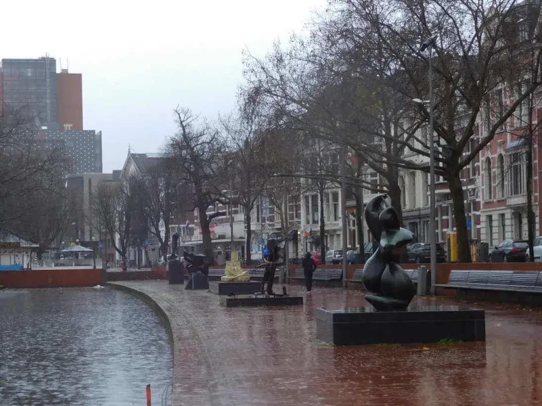 Art along the Westersingel canal in Rotterdam (flickr/donbrr)