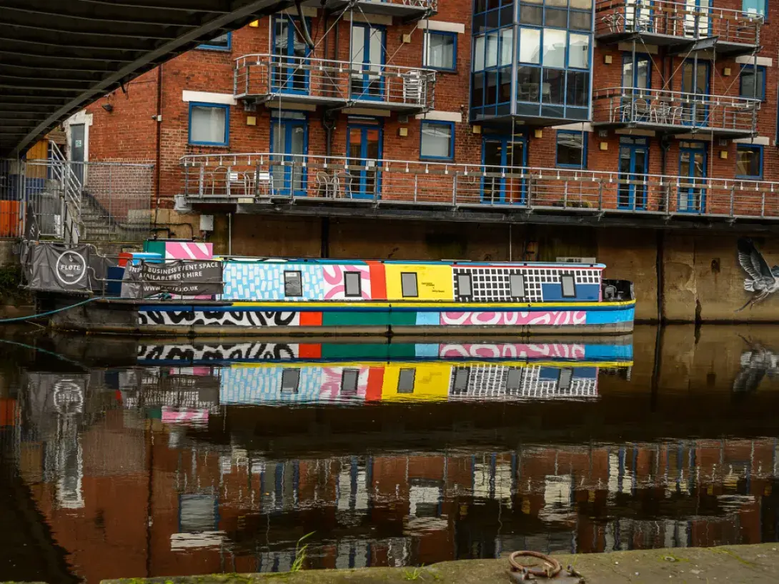 Canal boat with waterfront artwork of a crane bird - flickr/clivegriffin (CC BY-NC-ND 2.0)