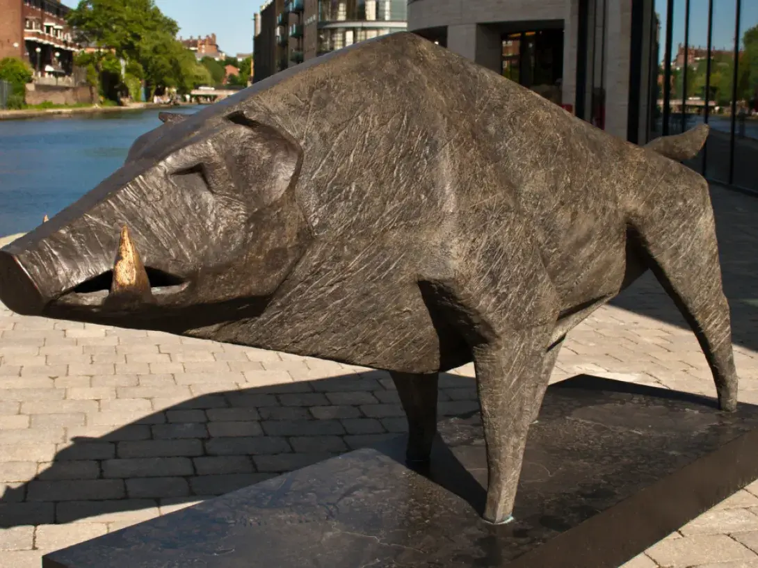 Boar II sculpture in Kings Place, London - flickr/davidesimonetti (CC BY-NC 2.0)