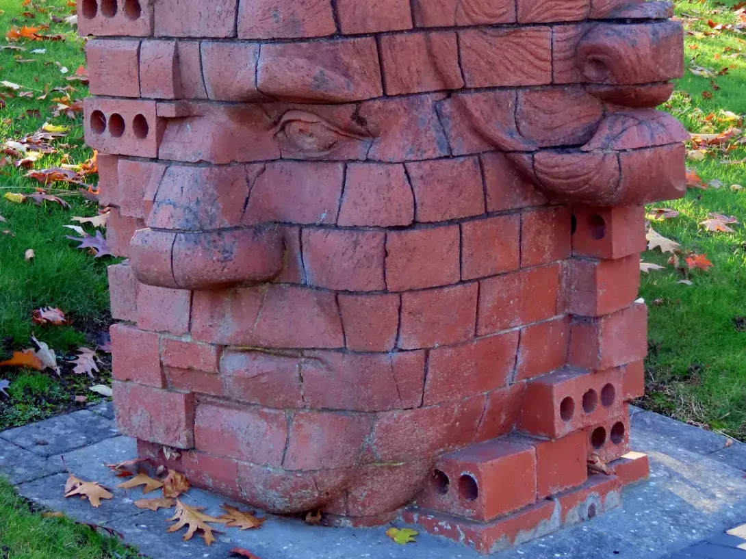 Stoke on Trent sculpture made of bricks - flickr/donaldjudge (CC BY 2.0)