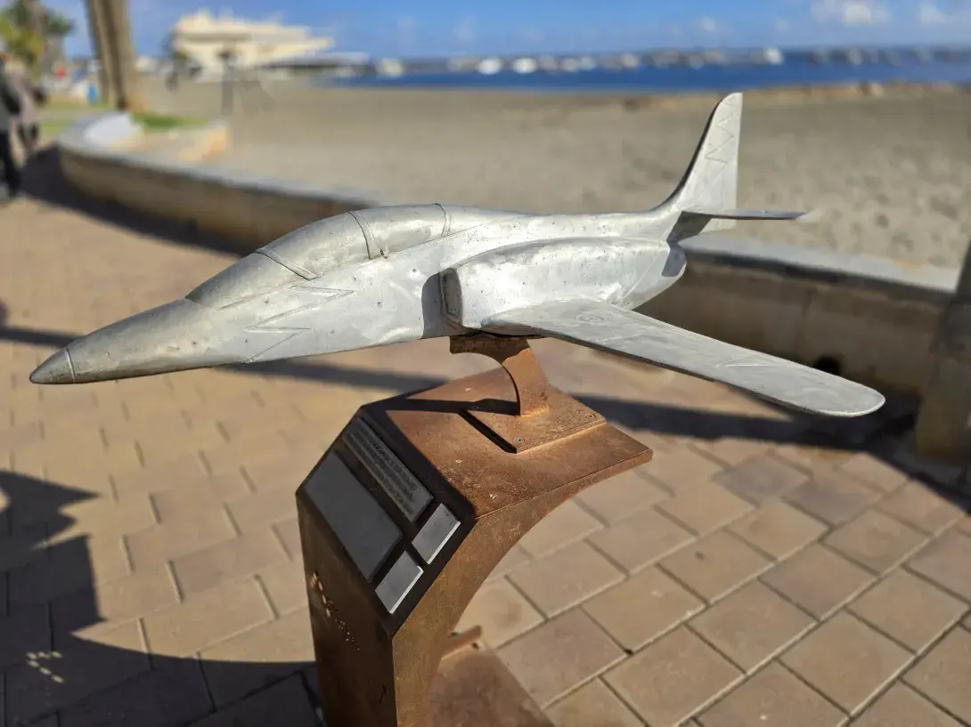 Metal jet sculpture